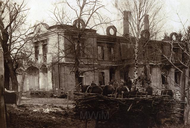 KKE 203.jpg - Majątek Curków pow. Zdołbunów, woj. wołyńskie. Strona zachodnia elewacji. Dom spalony w 1923 lub 1924 r. przez armię Budionnego, kopia fotografii z 1925 r.